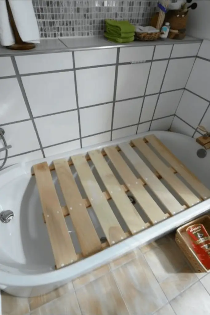 12 Geniale Ideen, Deine Badewanne Als Stauraum Zu Nutzen!