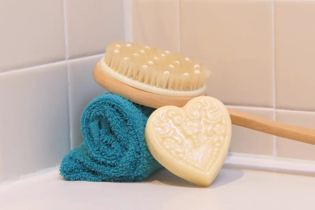 badewannenrand als stauraum nutzen