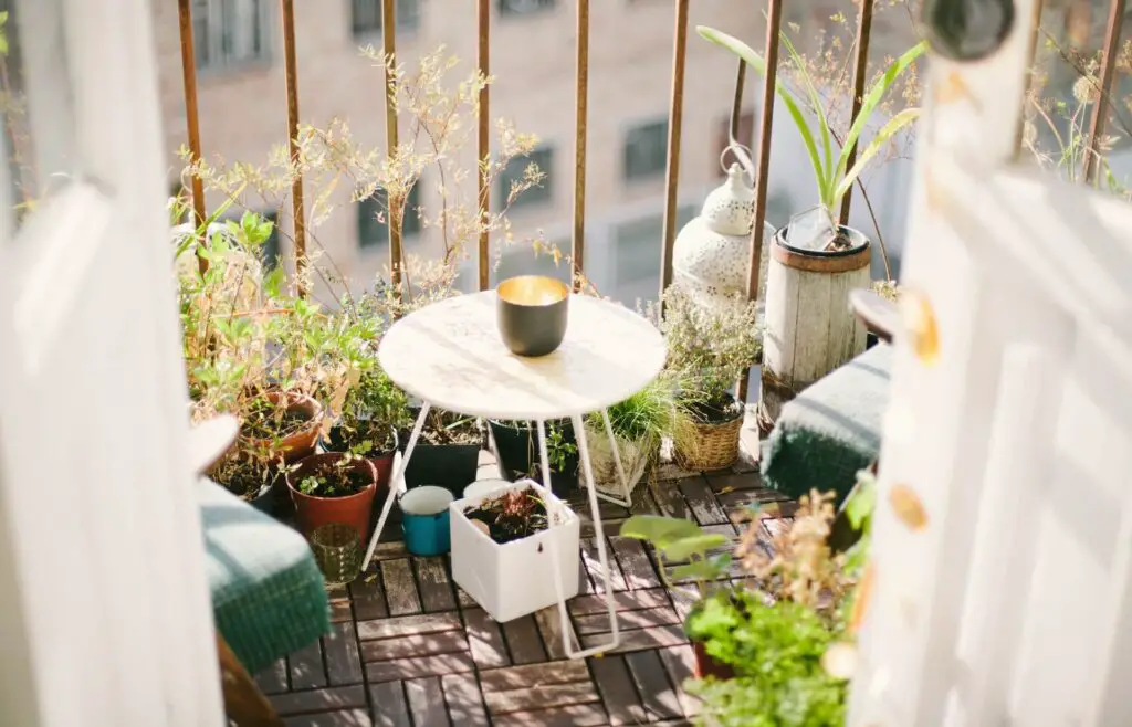 getränkekisten auf dem balkon lagern