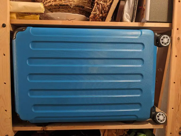 Koffer staubfrei verstauen – 11 Ideen für die Wohnung!