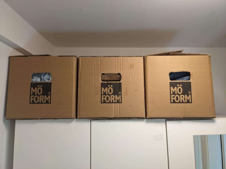 Platz zwischen Schrank und Decke nutzen – 6 kreative Ideen!