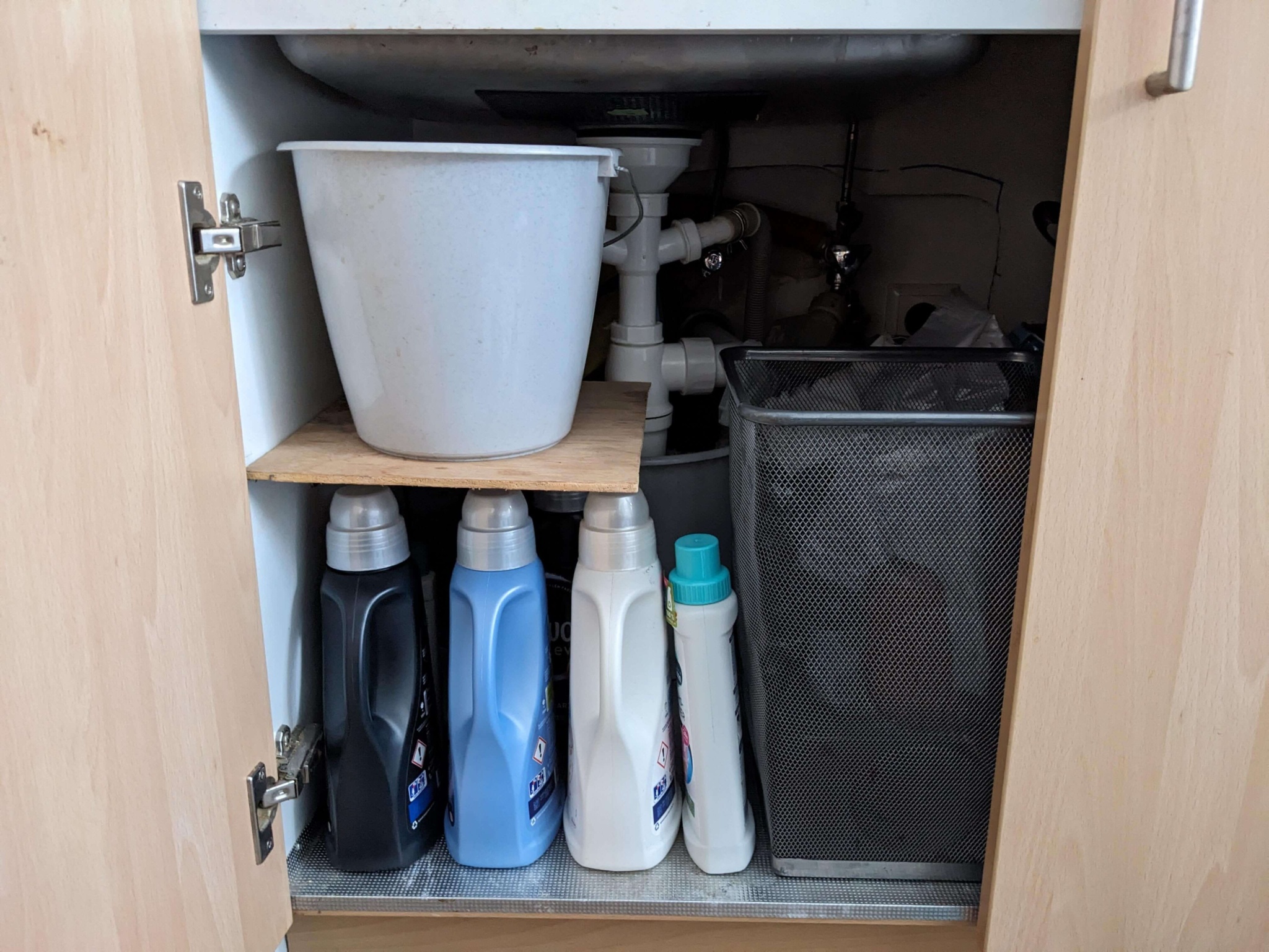 Schrank unter Spüle organisieren ≫ die 5 besten Tipps!