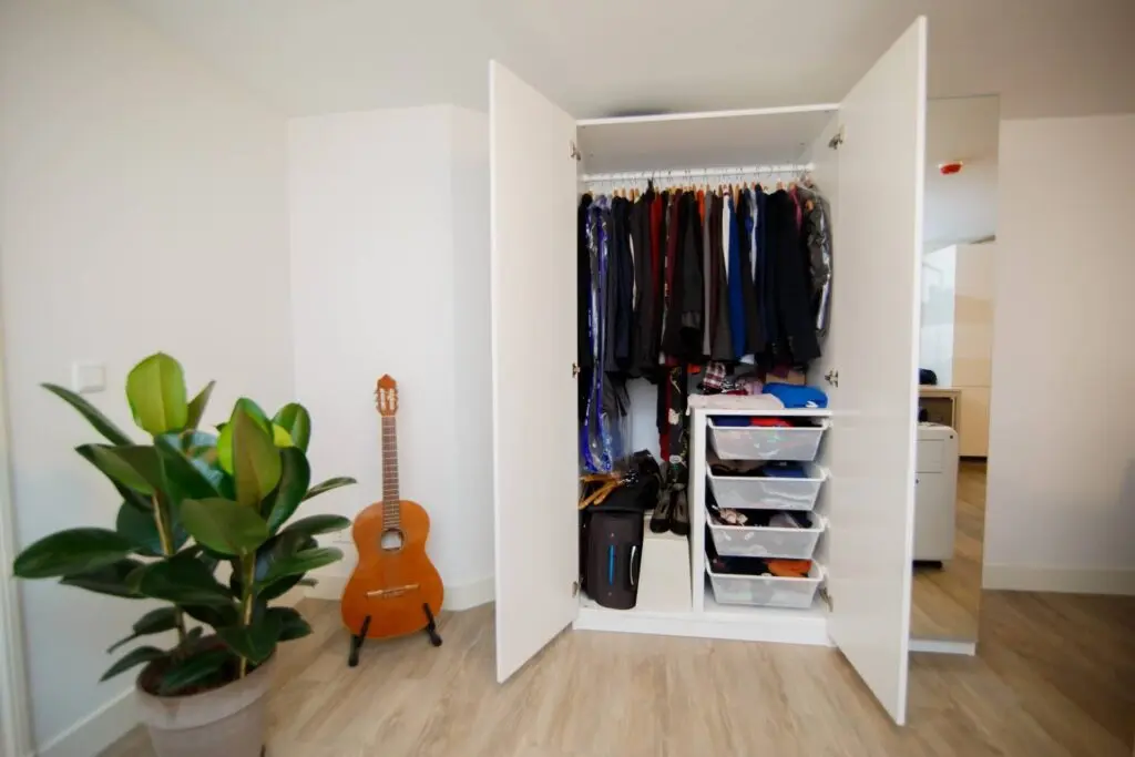 hanteln im kleiderschrank aufbewahren